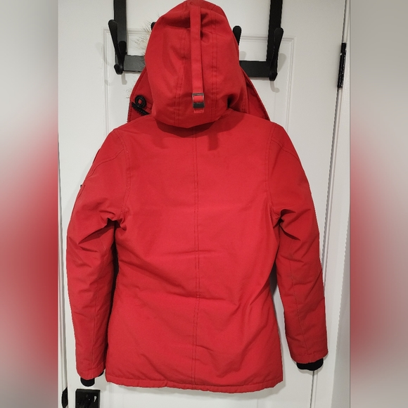 Canada Goose Parka with fur hood - Picture 2 of 8